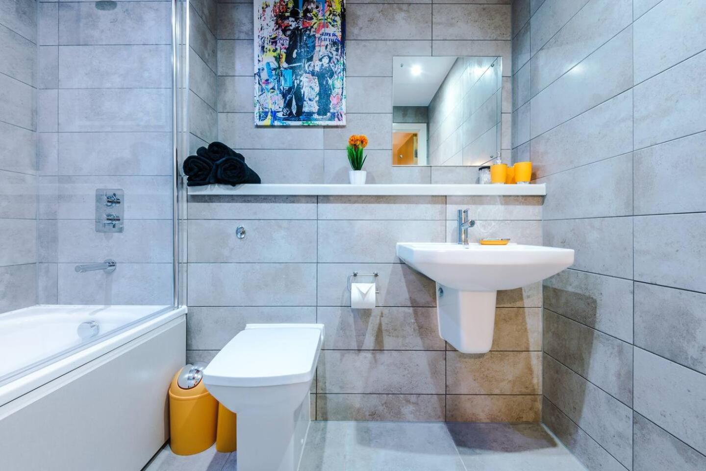 High Reviewed 1-Bed With Parking Central Location リヴァプール エクステリア 写真