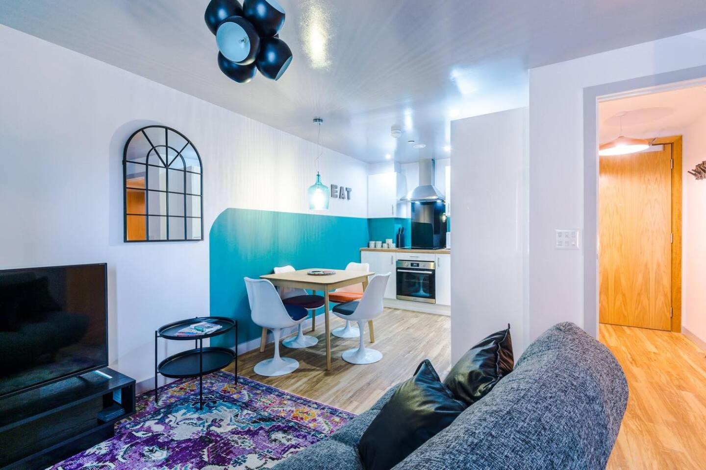 High Reviewed 1-Bed With Parking Central Location リヴァプール エクステリア 写真