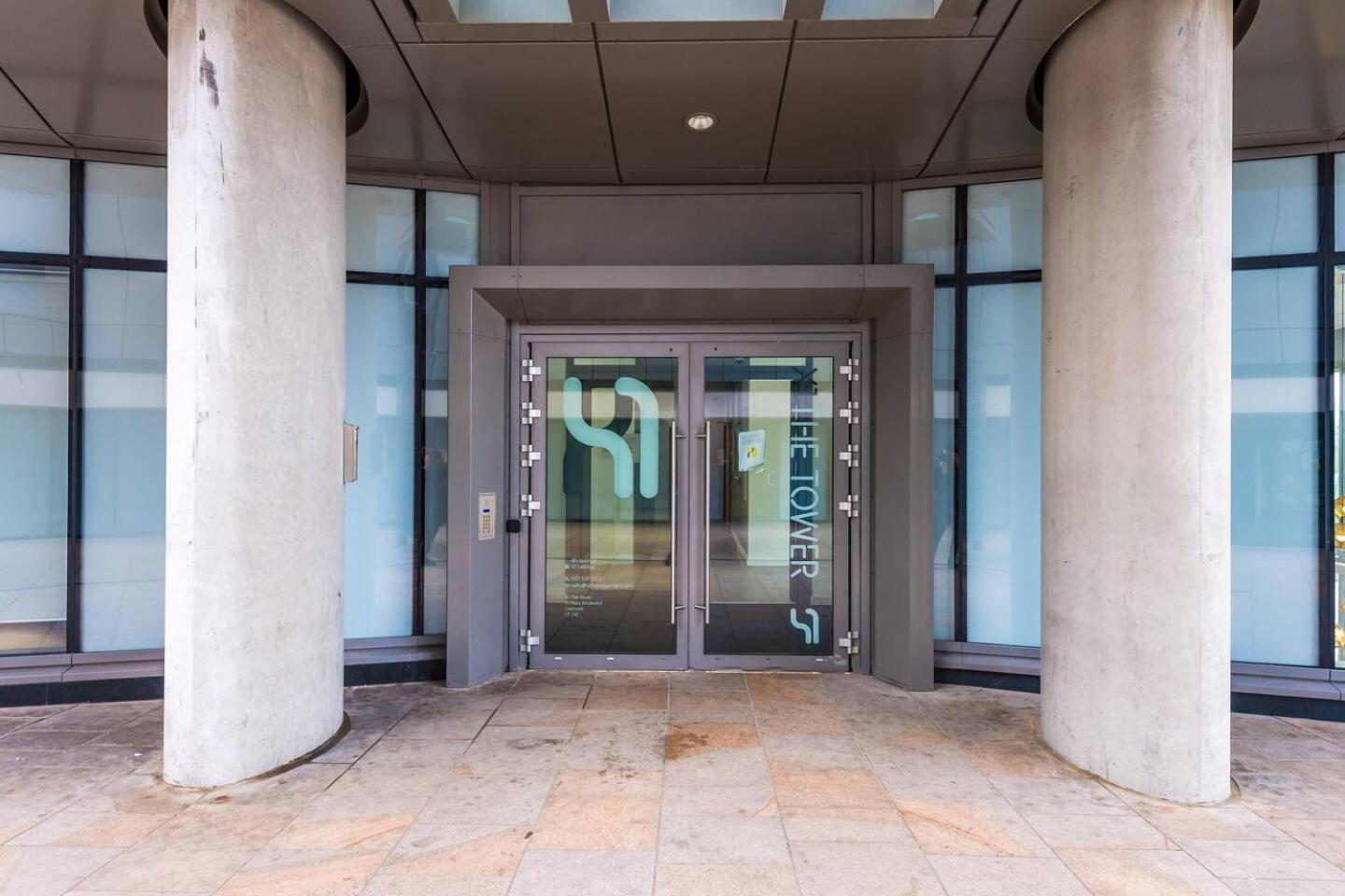 High Reviewed 1-Bed With Parking Central Location リヴァプール エクステリア 写真