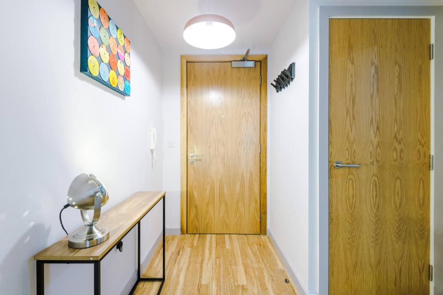 High Reviewed 1-Bed With Parking Central Location リヴァプール エクステリア 写真