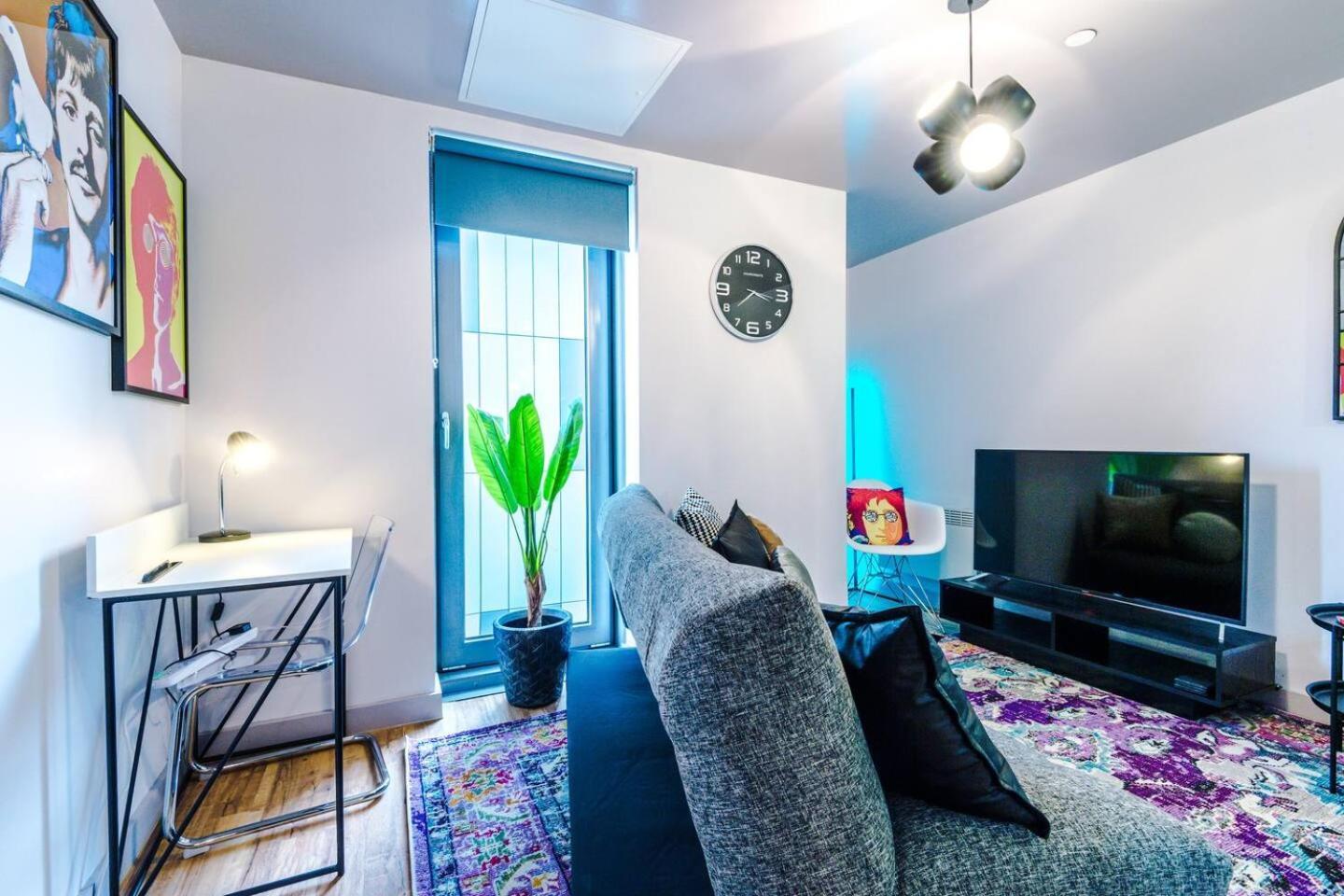 High Reviewed 1-Bed With Parking Central Location リヴァプール エクステリア 写真