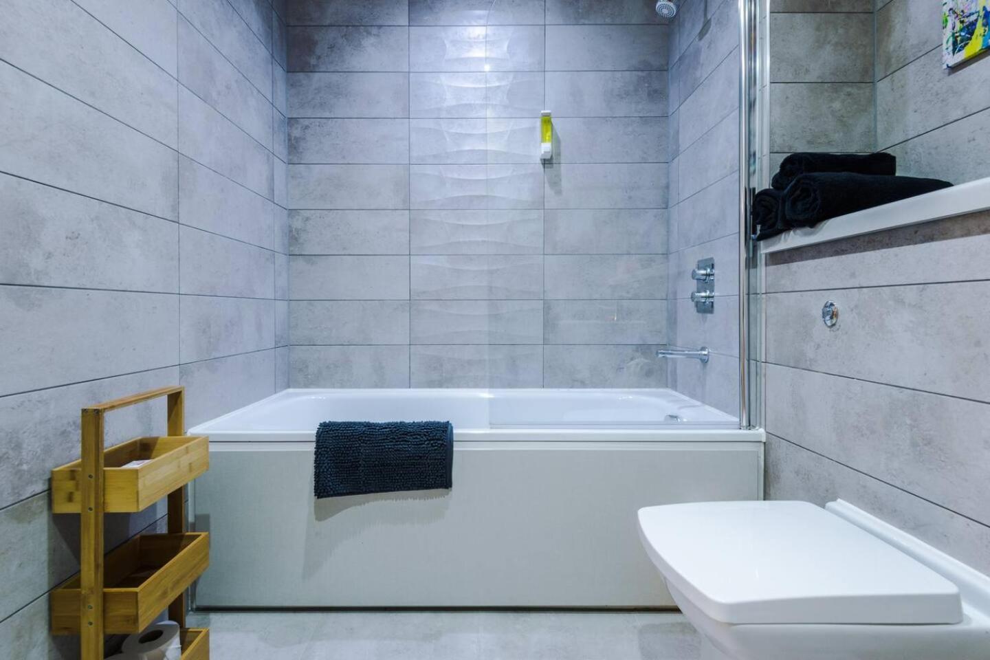 High Reviewed 1-Bed With Parking Central Location リヴァプール エクステリア 写真